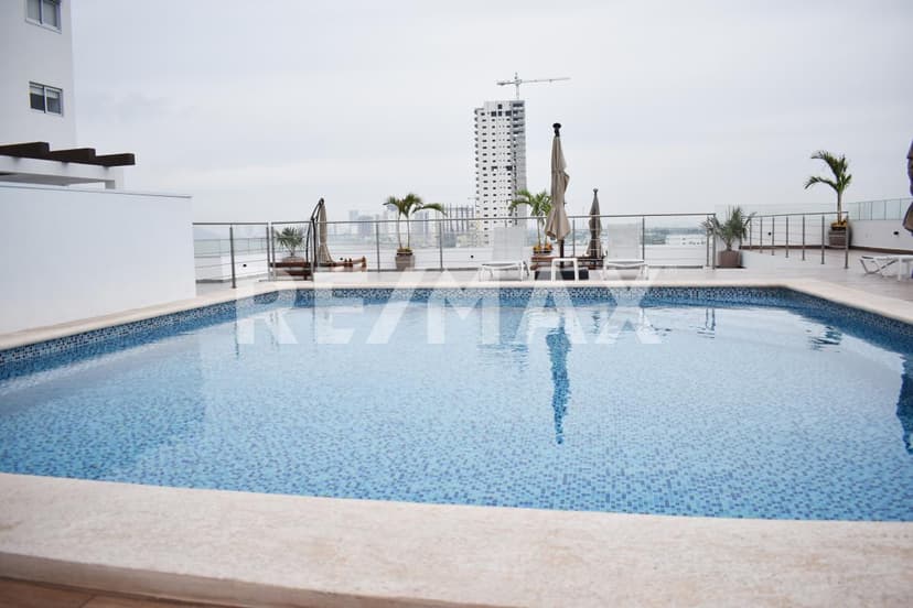 Departamento en VENTA a una cuadra del malecón