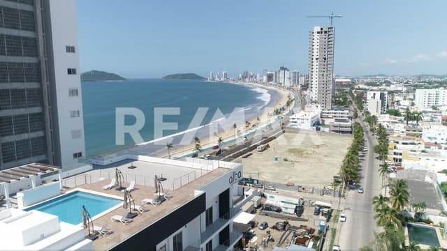 Departamento en VENTA a una cuadra del malecón