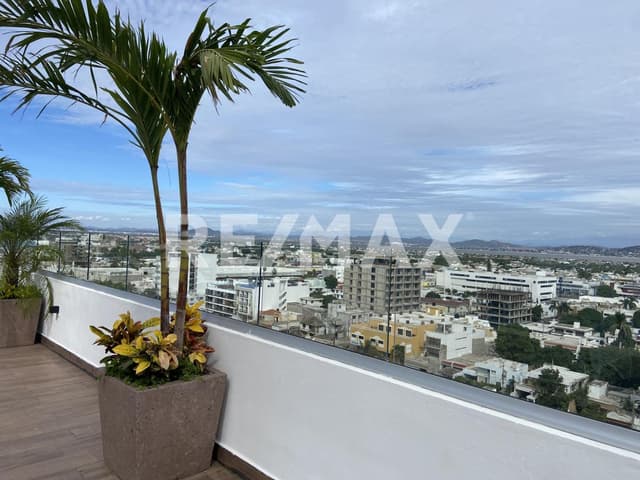 Departamento en VENTA a una cuadra del malecón