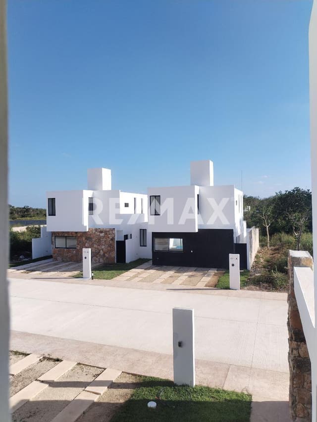 SE VENDE CASA DE ENTREGA INMEDIATA CON REGALO DE AIRES/ACONDICION (TAGORA-AMBAR)