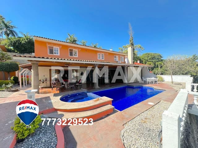 Venta de casa en fraccionamiento con vigilancia, Palmira Cuernavaca...Clave 4681