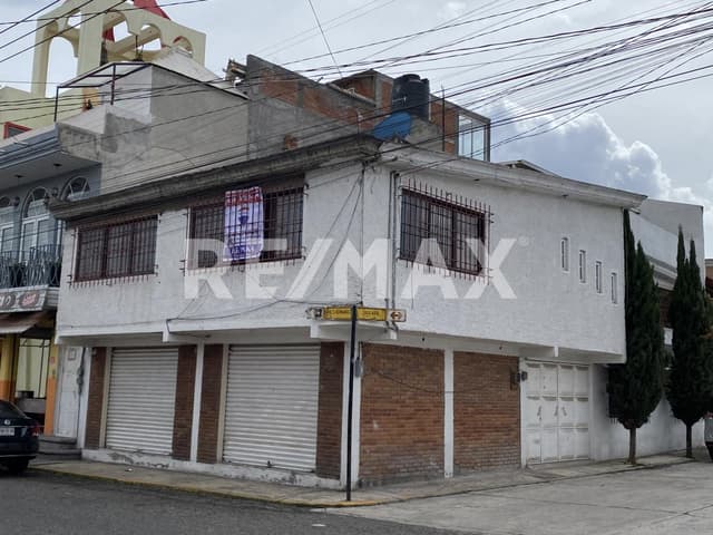 CASA CON LOCALES EN VENTA EN TOLUCA