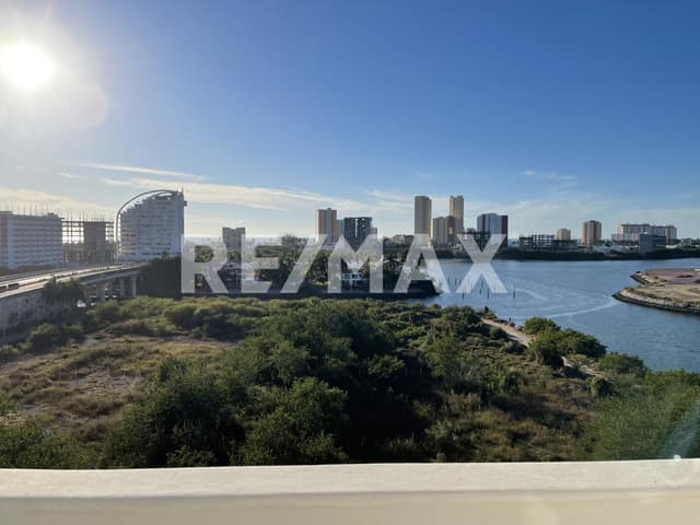 CONDOMINIO EN VENTA EN LA MARINA EN PACIFIKA