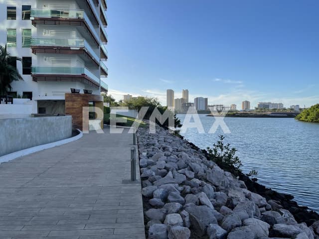 CONDOMINIO EN VENTA EN LA MARINA EN PACIFIKA