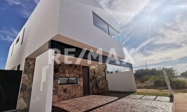 CASA EN PRIVADA PRADERAS DEL MAYAB CON ALBERCA Y REGALOS (MOD.TRÉBOL PLUS)