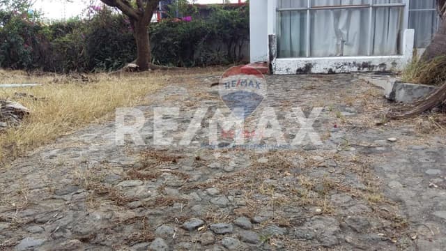 Se vende como terreno, Acapatzingo, Morelos...Clave 4701