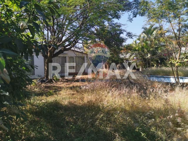 Se vende como terreno, Acapatzingo, Morelos...Clave 4701