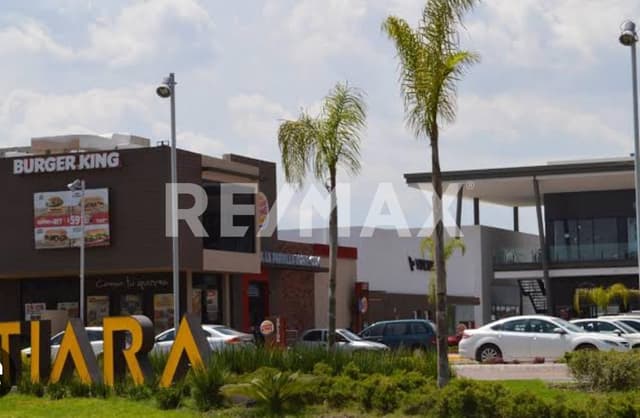 LOCAL EN RENTA EN JURIQUILLA