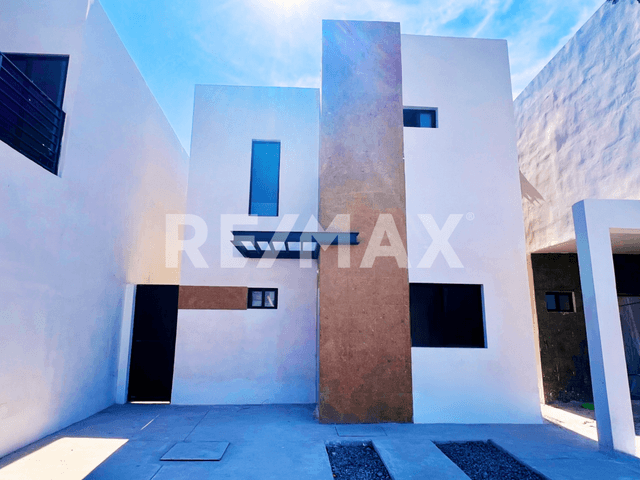 CASA EN VENTA EN OSCAR FLORES TAPIA 