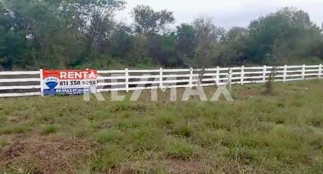 Renta terreno Comercial para proyecto Plaza Comercial frente Carretera Nacional, Montemorelos Nuevo León, México. 
