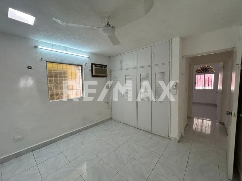 Casa de una planta en esquina en Col. Bojórquez, dentro de la Ciudad.