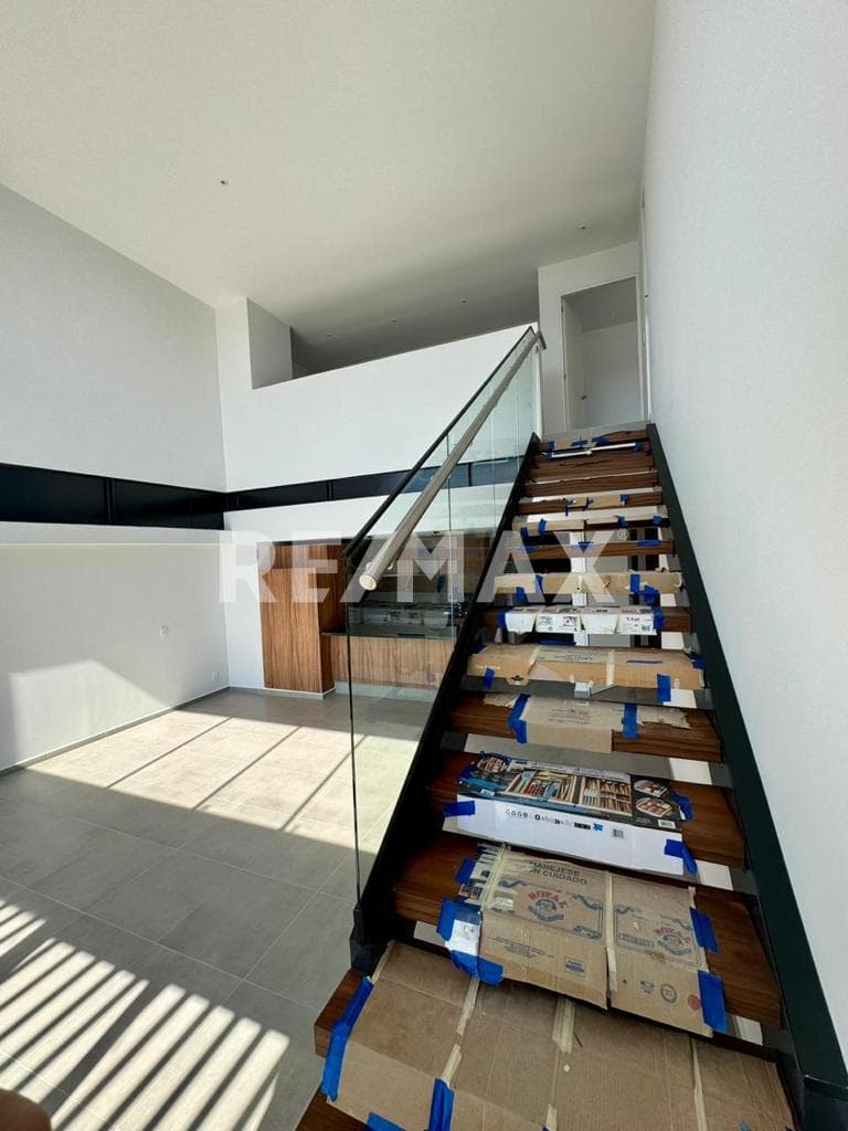 Gallery main