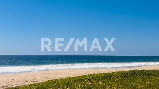 CASA EN VENTA CON FRENTE AL MAR EN ACAPULCO EN LA PLAYA DE PIE DE LA CUESTA EN ACAPULCO