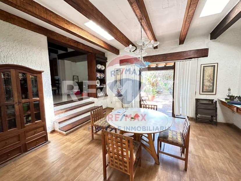 Venta de casa con uso de suelo mixto, Lomas de Atzingo, Cuernavaca, Morelos...Clave 4735