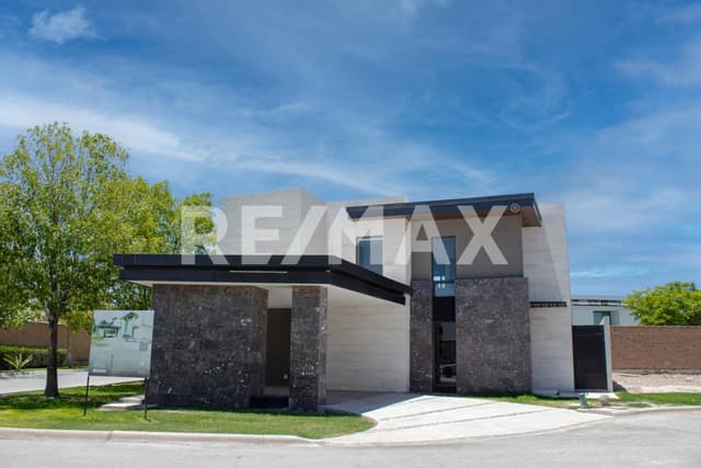 CASA EN VENTA EN LAS VILLAS