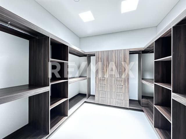 CASA EN VENTA EN LAS VILLAS