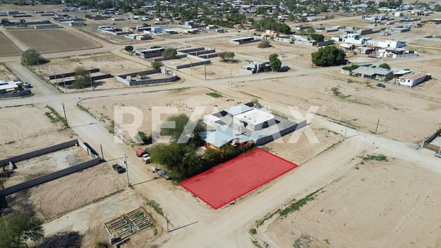 Terreno baldío en esquina con superficie de 463.069 M2.