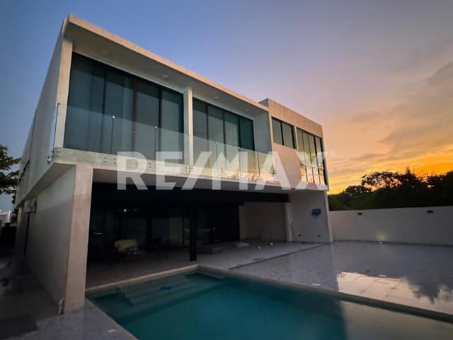 Venta Residencia amplia en Privada NorteMérida 4 hab, 5 baños en Mérida, Yucatán
