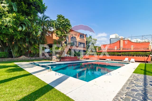 Venta de casa en condominio, Col. Miraval, Cuernavaca, Morelos...Clave 4754