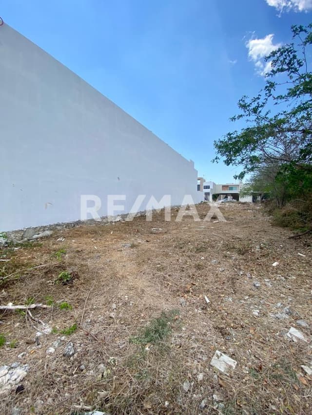 Terreno en venta en Dzitya Mérida, con calle pavimentada y servicios