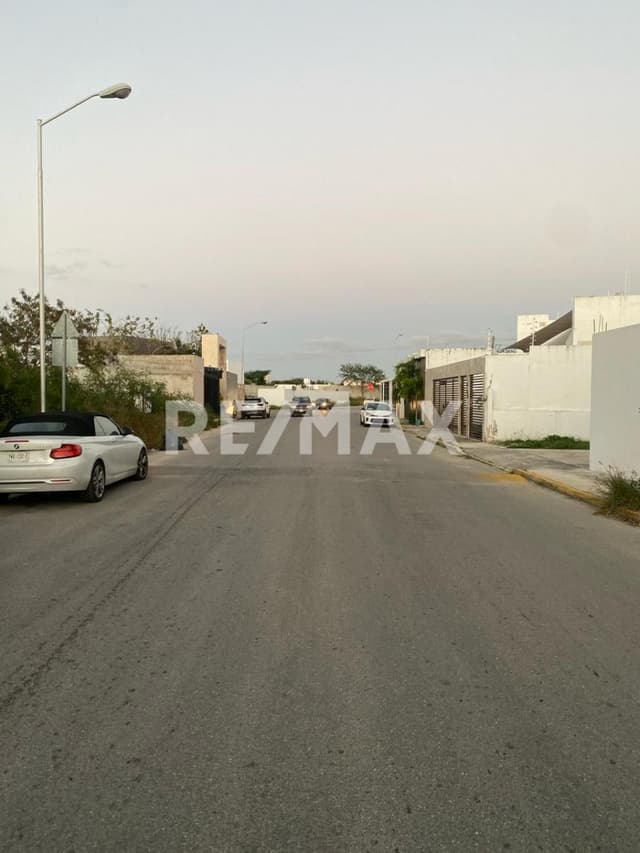 Terreno en venta en Dzitya Mérida, con calle pavimentada y servicios