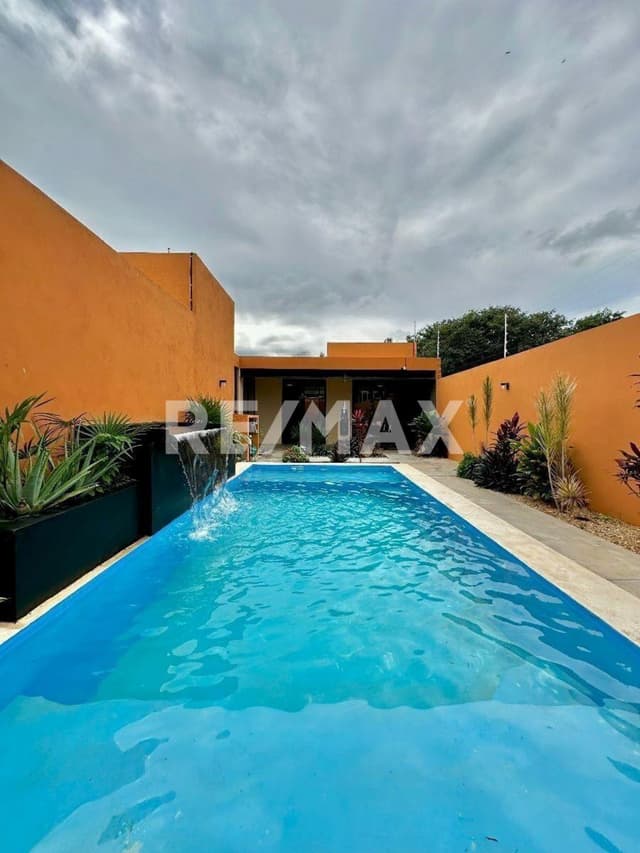 Casa de un piso con tres habitaciones y piscina en la zona Norte de Mérida