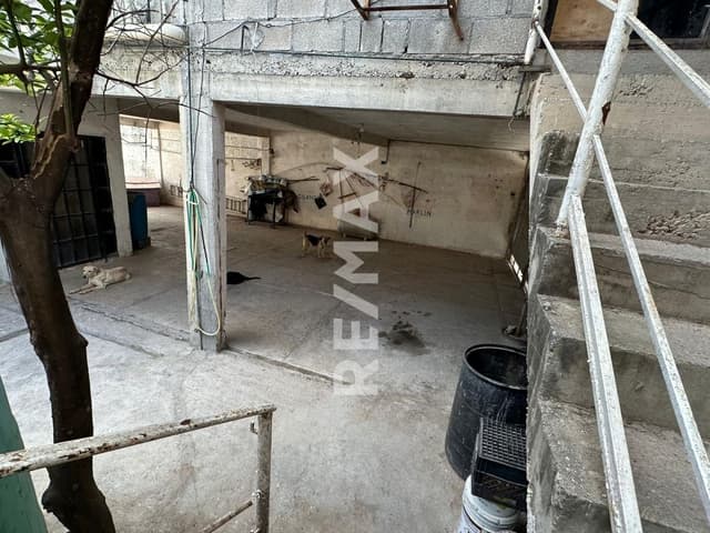 CASA Y LOCAL COMERCIAL EN VENTA