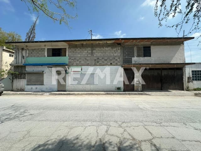 CASA Y LOCAL COMERCIAL EN VENTA
