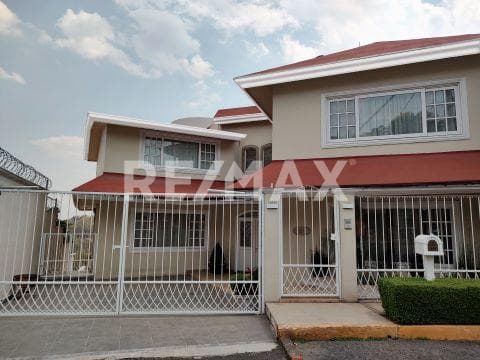 CASA EN VENTA EN PASEOS DEL BOSQUE