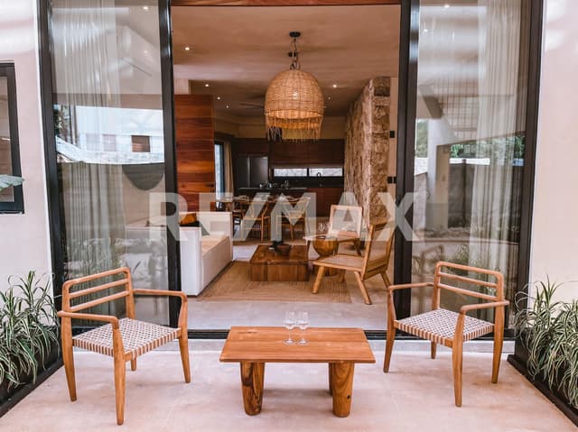 4 CASAS EN VENTA CON TERRENO EXCEDENTE 