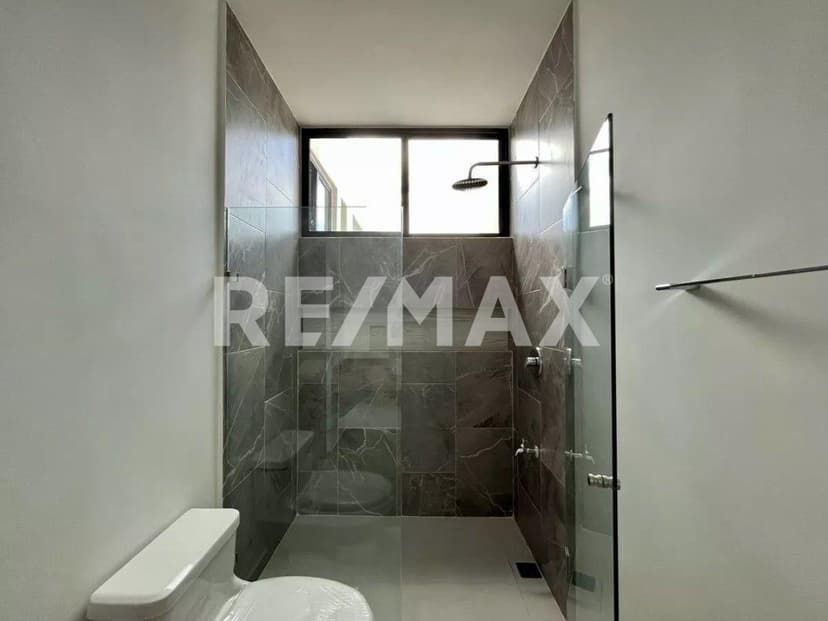 Casa al norte de Mérida de cuatro habitaciones en la privada Praderas del Mayab