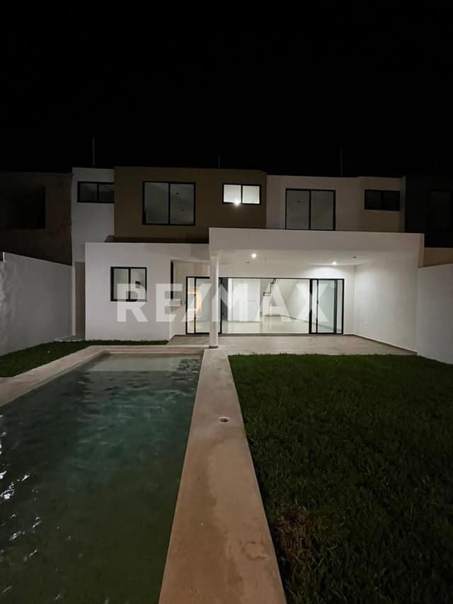 Casa al norte de Mérida de cuatro habitaciones en la privada Praderas del Mayab