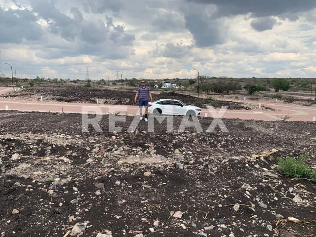 VENTA DE TERRENO CIUDAD MADERAS CORREGIDORA, CONDOMINIO AZALEA