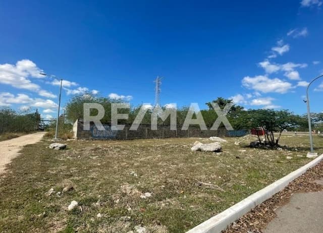 TERRENO EN CHENKÚ,FRENTE A AVENIDA CON  SALIDA A PERIFÉRICODE MÉRIDA