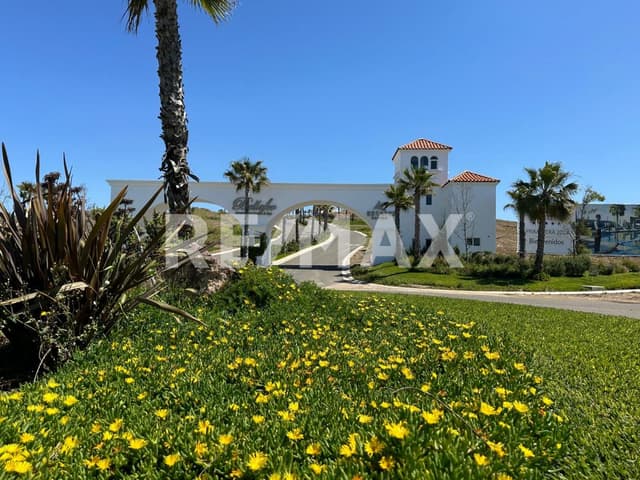 EXCLUSIVE CORNER LOT IN ROSARITO 