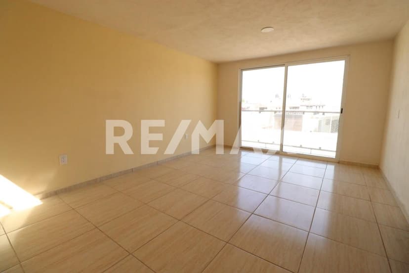 CASA EN VENTA EN TOLUCA, CAPULTITLAN (tres niveles)