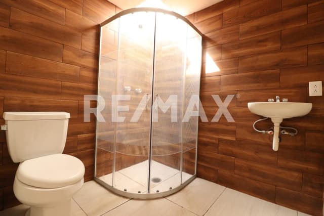 CASA EN VENTA EN TOLUCA, CAPULTITLAN (tres niveles)