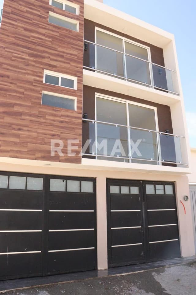 CASA EN VENTA EN TOLUCA, CAPULTITLAN (tres niveles)