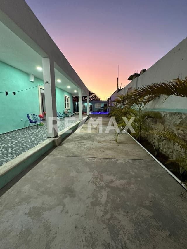 Casa en venta Agora de una planta a una cuadra del parque en Chicxulub Puerto.