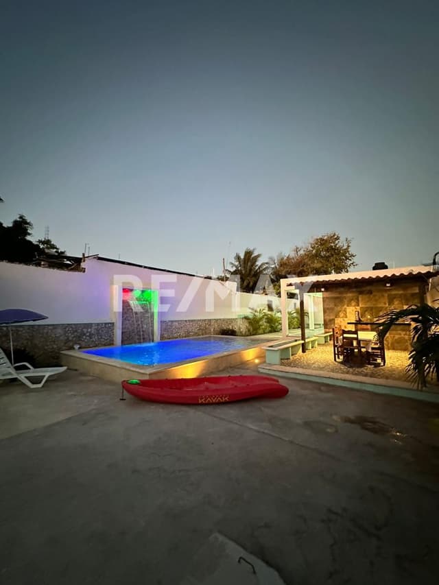 Casa en venta Agora de una planta a una cuadra del parque en Chicxulub Puerto.