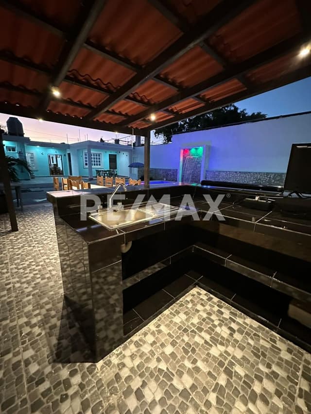 Casa en venta Agora de una planta a una cuadra del parque en Chicxulub Puerto.