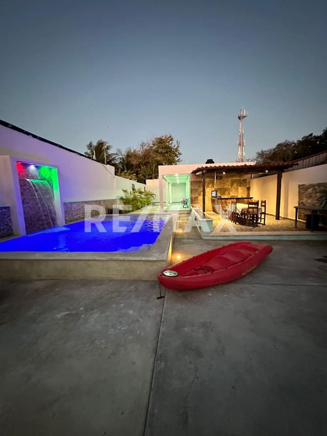 Casa en venta Agora de una planta a una cuadra del parque en Chicxulub Puerto.