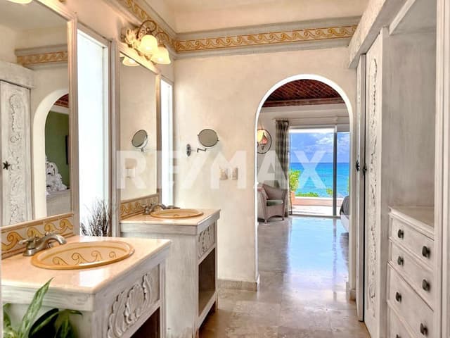 Casa Palmer Beach Front Playacar