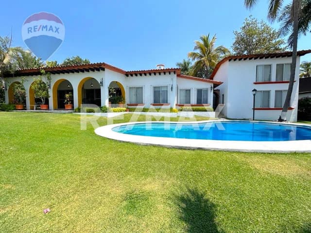 Venta de casa en el Club de Golf Santa Fe, Xochitepec, Morelos...Clave 4867