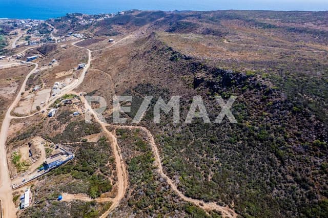 TERRENO CON VISTA AL MAR
