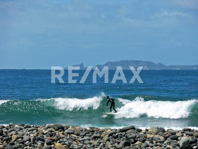 TERRENO CON VISTA AL MAR