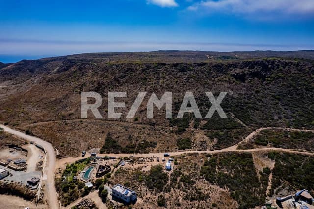 TERRENO CON VISTA AL MAR