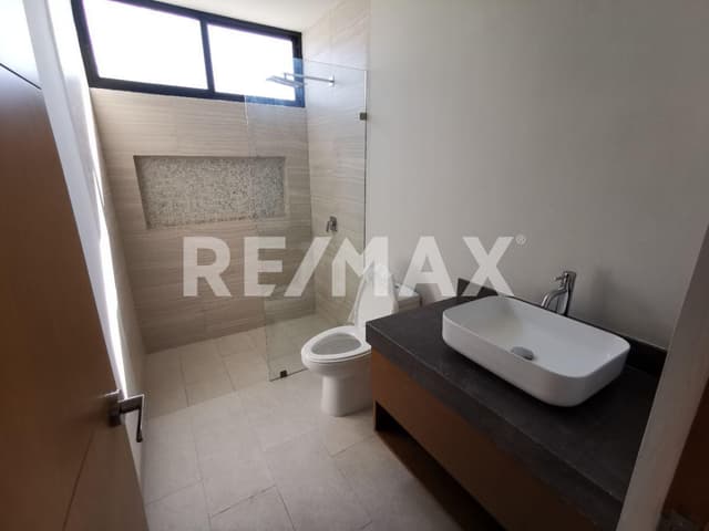 Casa en Venta en Floresta Residencial con cuarto en Planta Baja y Carpintería
