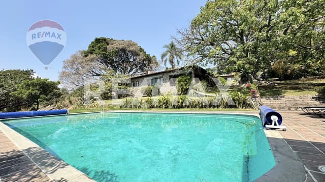 Venta de casa con alberca en Tamoanchan, Morelos...Clave 4884