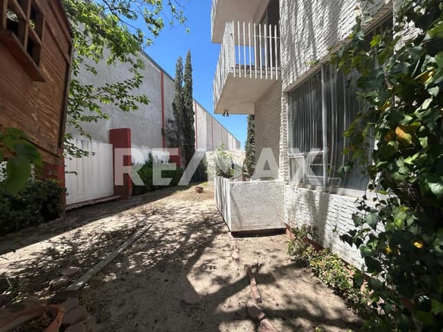 EN VENTA AMPLISIMA CASA DE CUATRO RECAMARAS FRENTE AL COLEGIO TERESIANO 